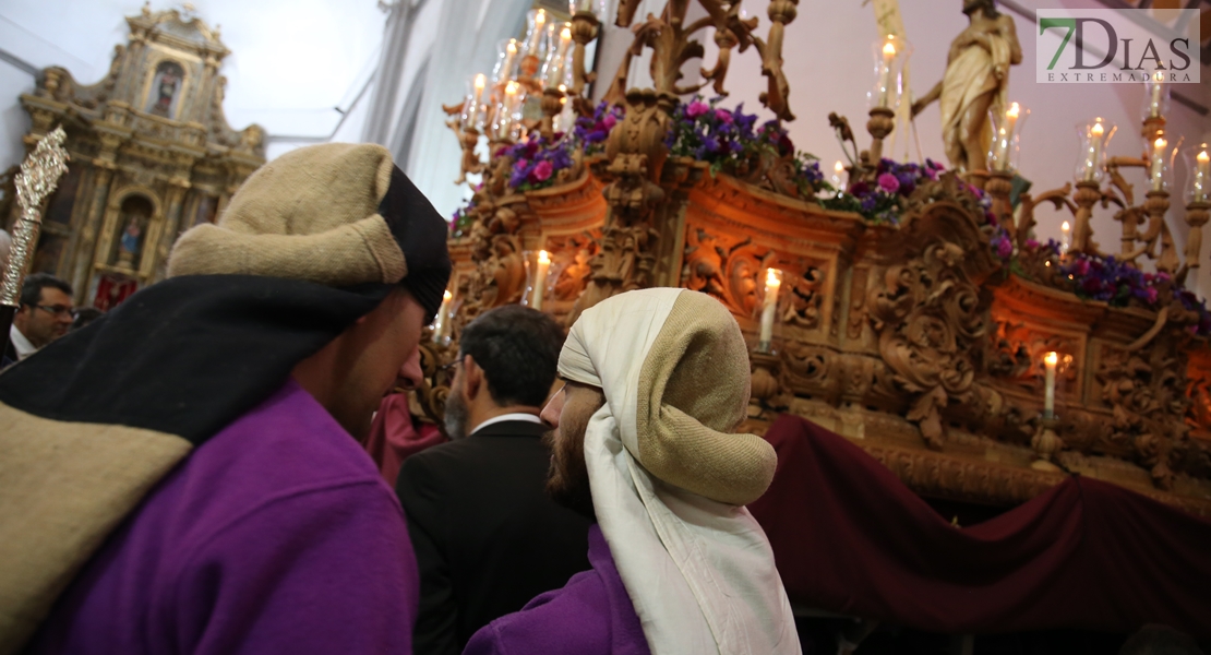 El Cristo Resucitado y la Virgen de la Aurora salen a las calles de Badajoz gracias al tiempo