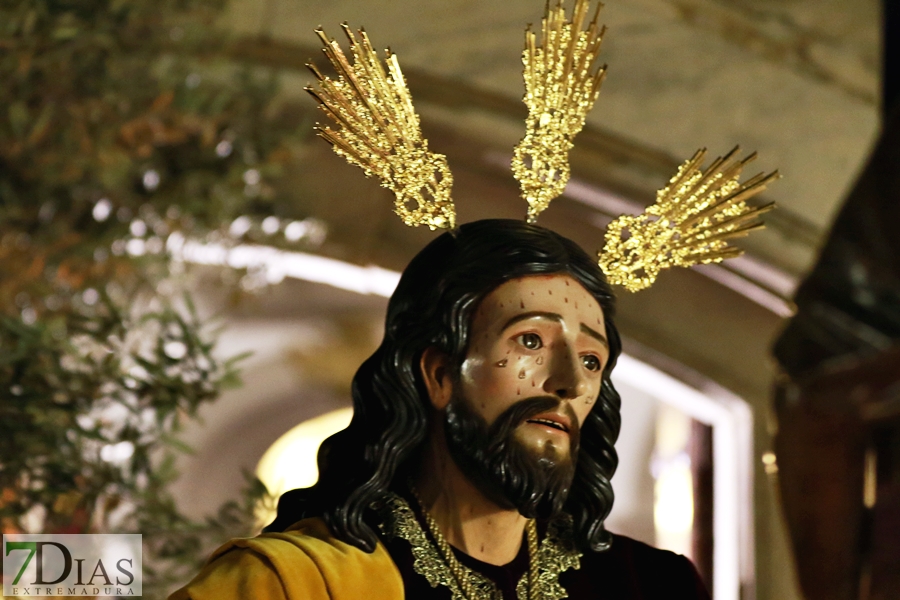 Emotivo Lunes Santo en Badajoz: La Oración en el Huerto y María Santísima de los Dolores salieron a la calle