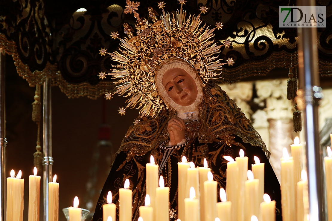 Un Jueves Santo pasado por agua y lágrimas en Badajoz