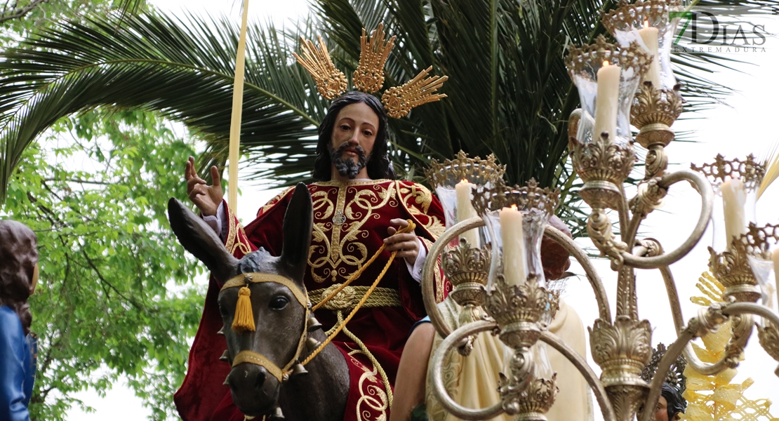 La Borriquita da la bienvenida a la Semana Santa 2024 en Badajoz