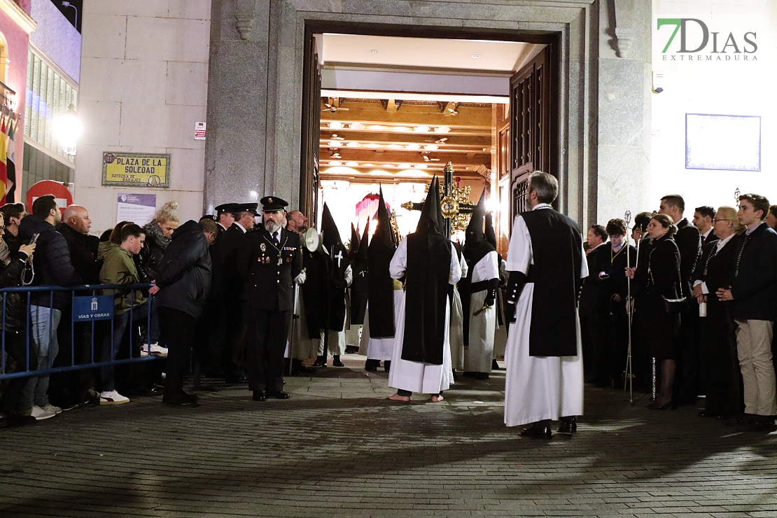 Miles de personas acuden a las puertas de San Agustín y la Ermita de la Soledad este Viernes Santo