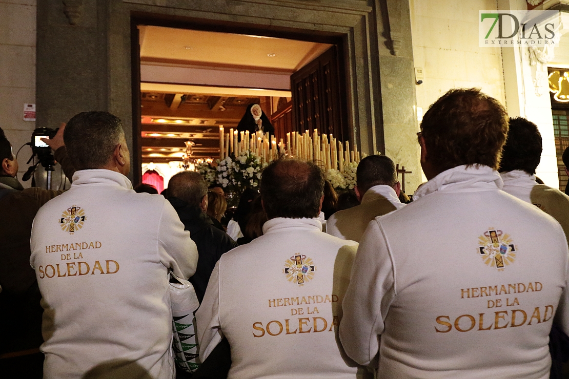 Miles de personas acuden a las puertas de San Agustín y la Ermita de la Soledad este Viernes Santo