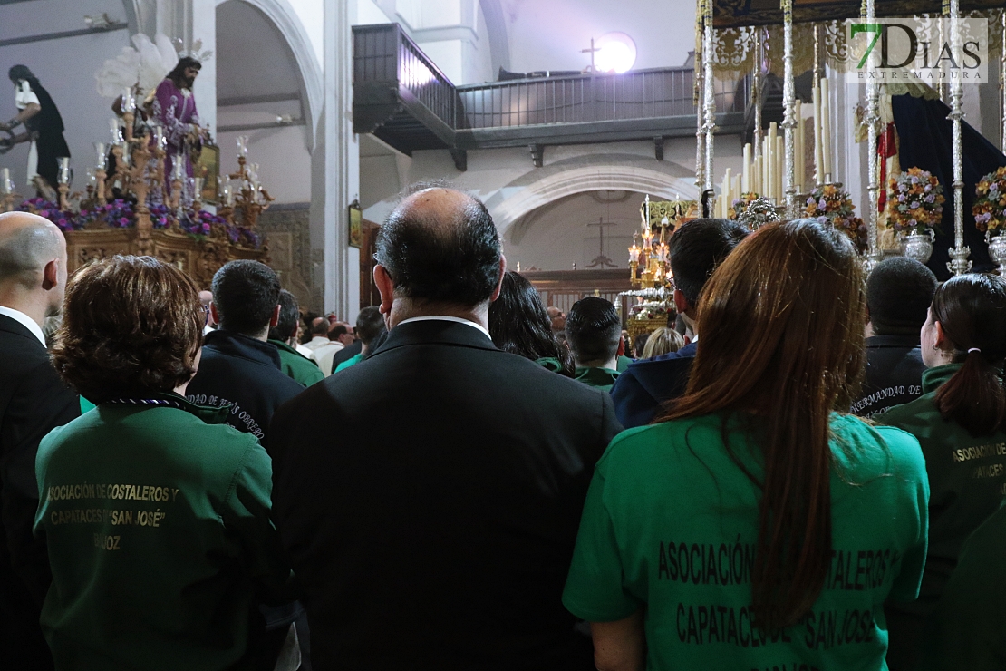 Miles de personas acuden a las puertas de San Agustín y la Ermita de la Soledad este Viernes Santo