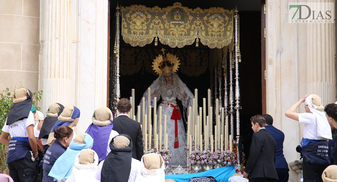 El Cristo Resucitado y la Virgen de la Aurora salen a las calles de Badajoz gracias al tiempo