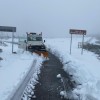 La nieve deja bonitas estampas y carreteras cortadas en Extremadura este sábado