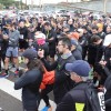 Cientos de corredores se manifiestan a las puertas del ayuntamiento de Badajoz al grito de "fuera"