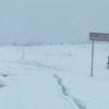 La nieve deja bonitas estampas y carreteras cortadas en Extremadura este sábado