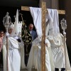 El Cristo Resucitado y la Virgen de la Aurora salen a las calles de Badajoz gracias al tiempo