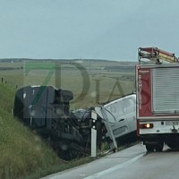 Una colisión en la CC-324 deja dos heridos, uno de ellos en estado crítico