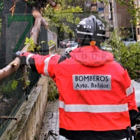 Los Bomberos realizan numerosas intervenciones en Badajoz por el fuerte viento