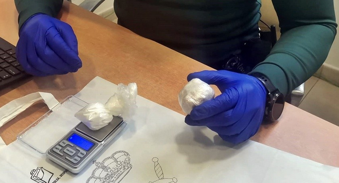 Pillado transportando droga y conduciendo sin carnet por Extremadura