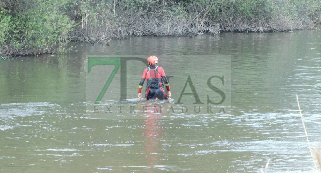 Buscan a una persona que se ha precipitado al río Guadiana en Badajoz