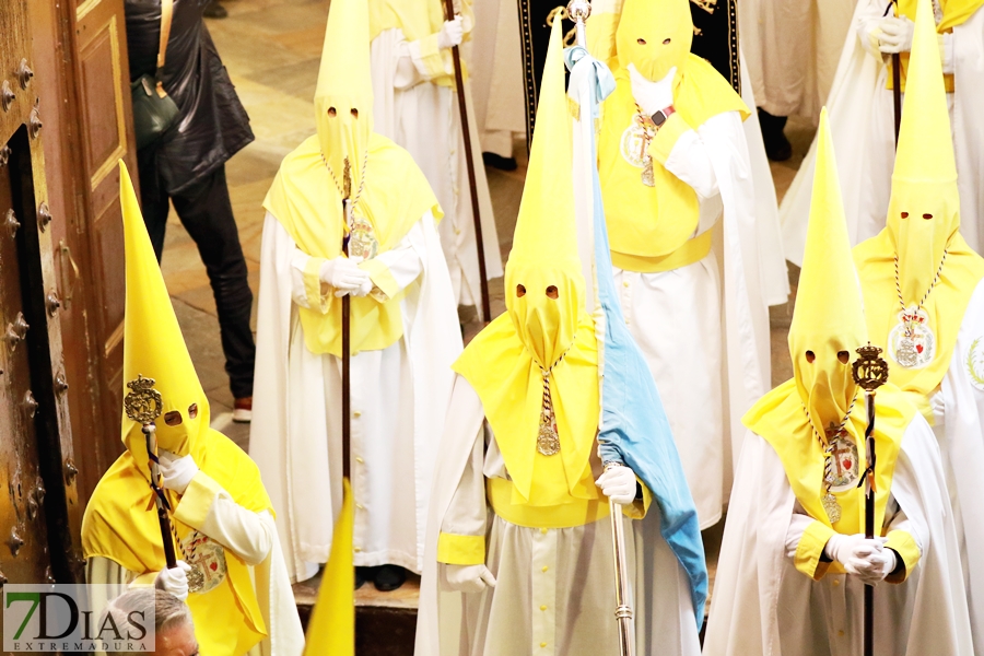 Emotivo Lunes Santo en Badajoz: La Oración en el Huerto y María Santísima de los Dolores salieron a la calle