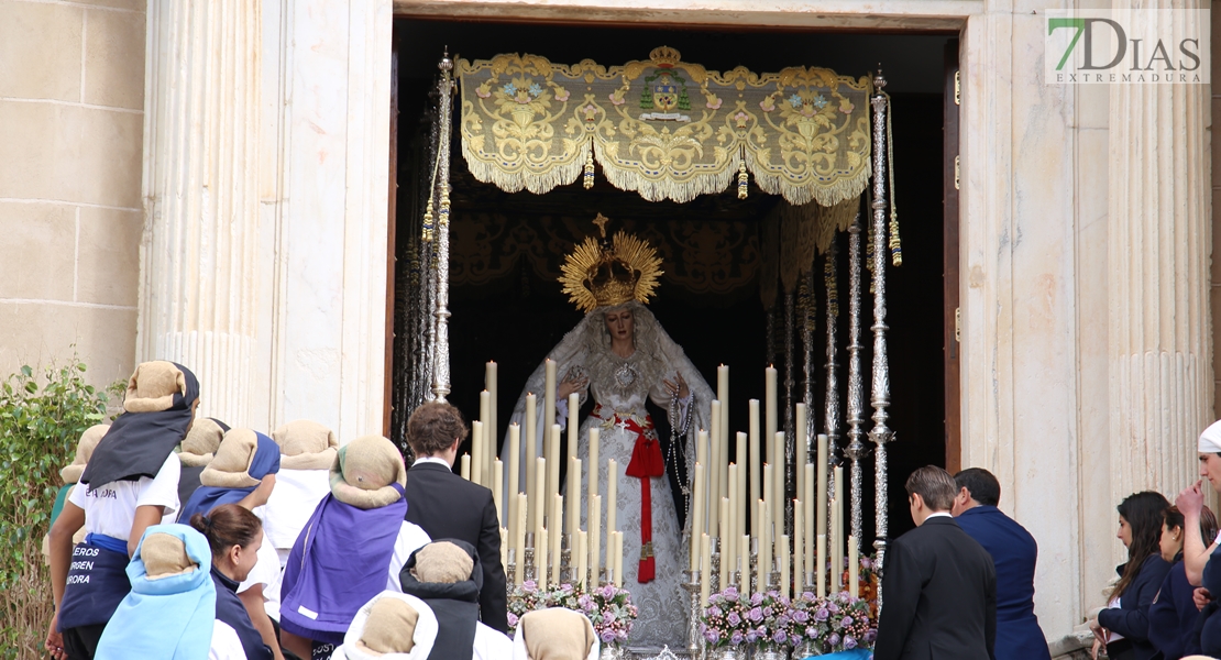 El Cristo Resucitado y la Virgen de la Aurora salen a las calles de Badajoz gracias al tiempo