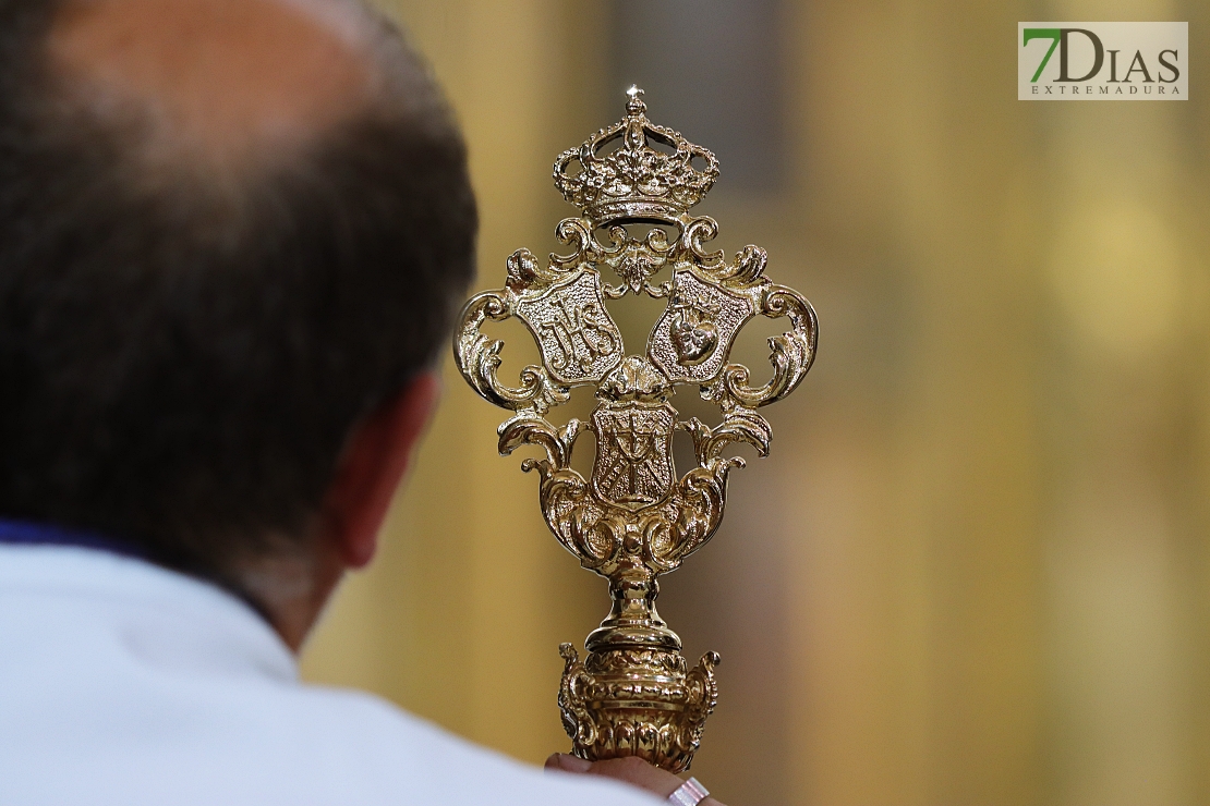 Miles de personas acuden a las puertas de San Agustín y la Ermita de la Soledad este Viernes Santo