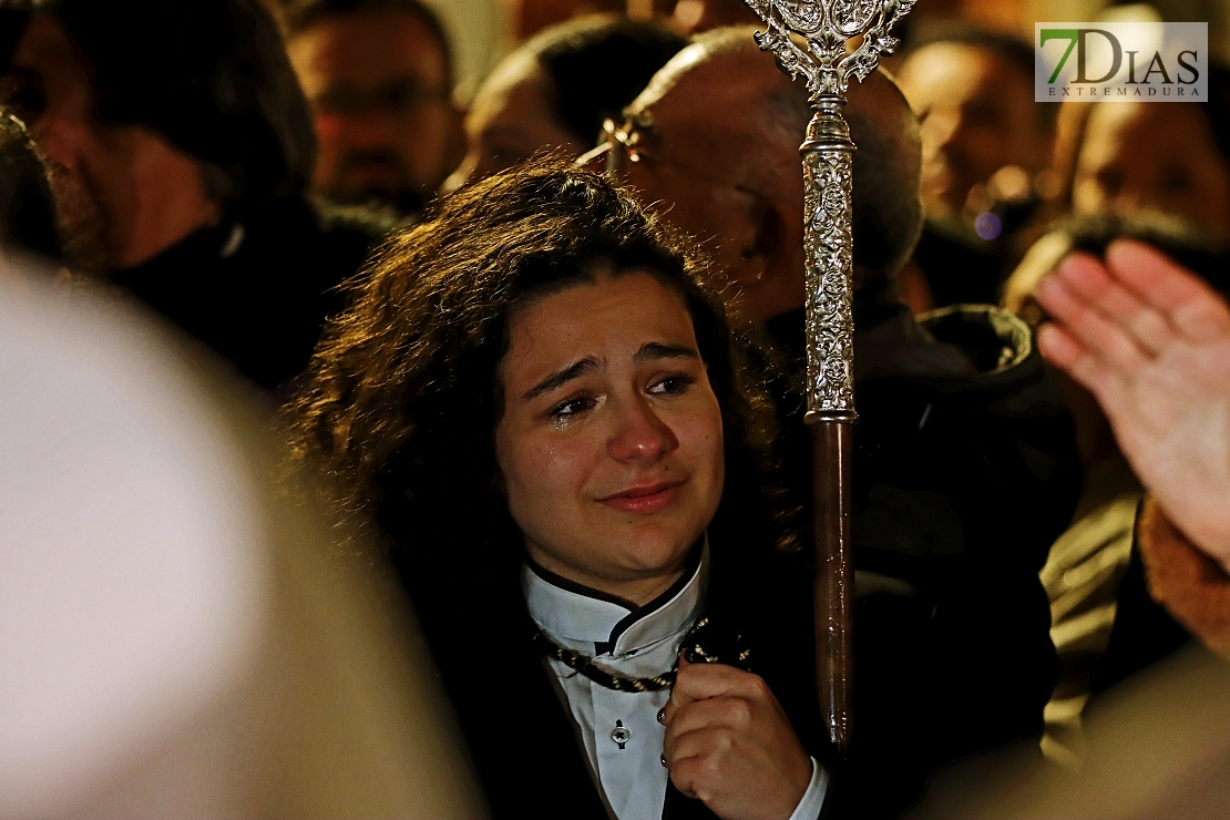 Miles de personas acuden a las puertas de San Agustín y la Ermita de la Soledad este Viernes Santo