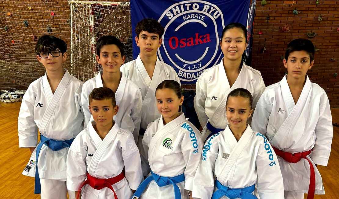 Siete medallas para los karatecas pacenses en el campeonato de Extremadura