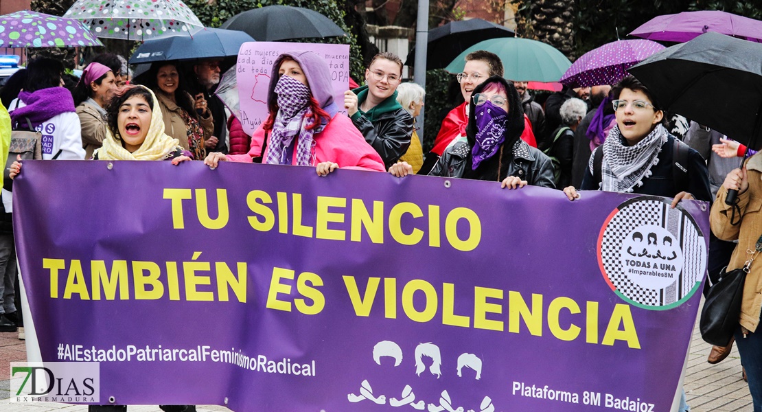 REPOR - La lluvia no frena la manifestación del 8M en Badajoz