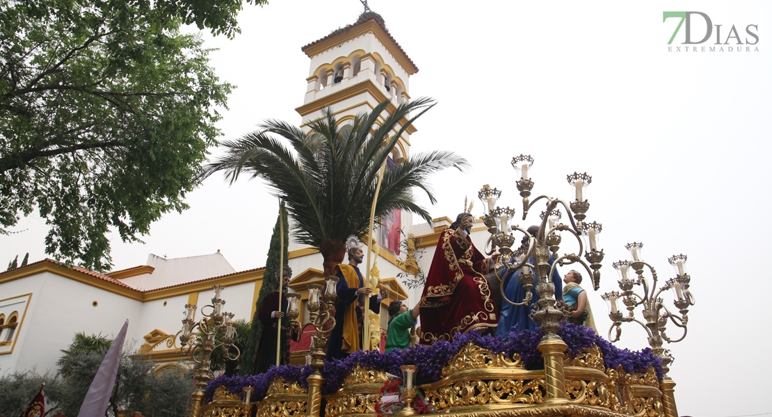 La Borriquita da la bienvenida a la Semana Santa 2024 en Badajoz