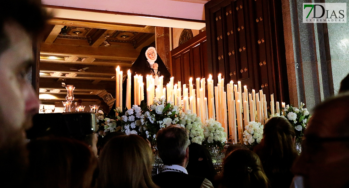 Miles de personas acuden a las puertas de San Agustín y la Ermita de la Soledad este Viernes Santo