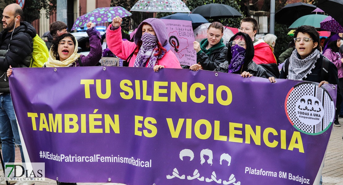 REPOR - La lluvia no frena la manifestación del 8M en Badajoz