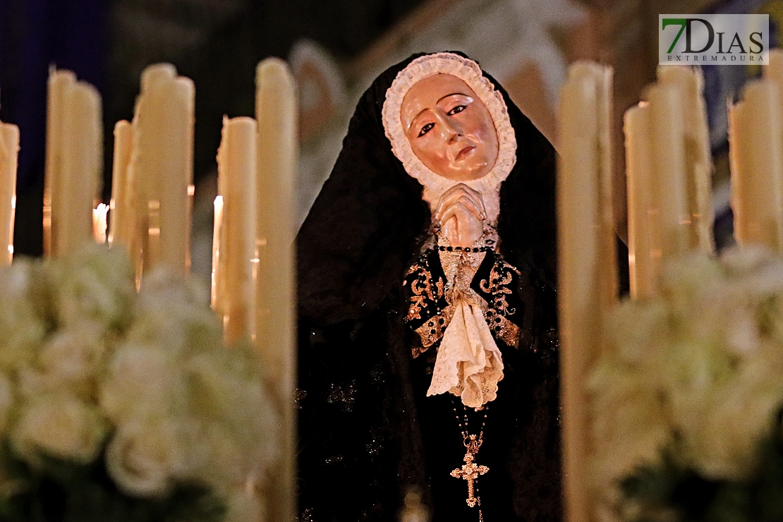 Miles de personas acuden a las puertas de San Agustín y la Ermita de la Soledad este Viernes Santo