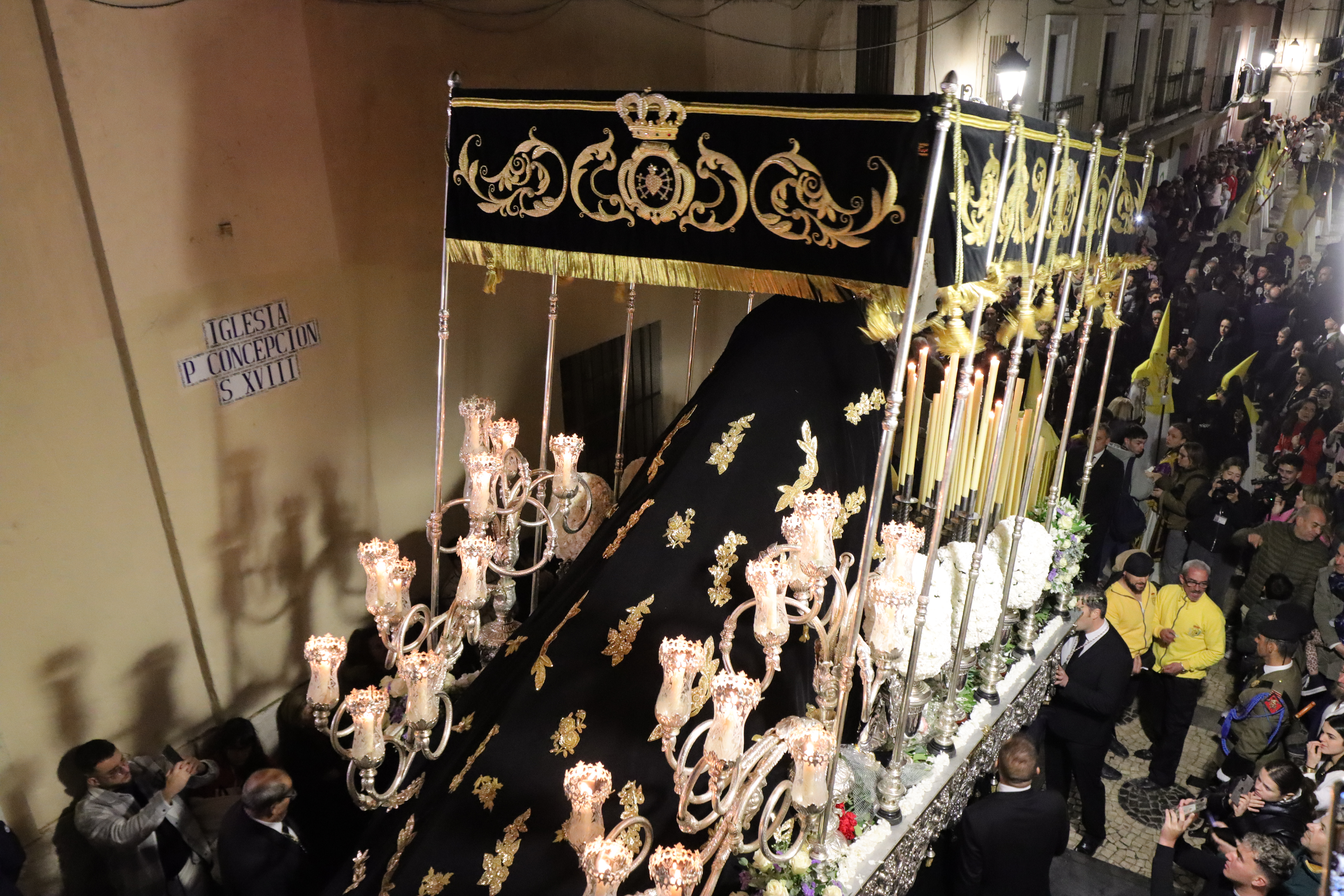 Emotivo Lunes Santo en Badajoz: La Oración en el Huerto y María Santísima de los Dolores salieron a la calle