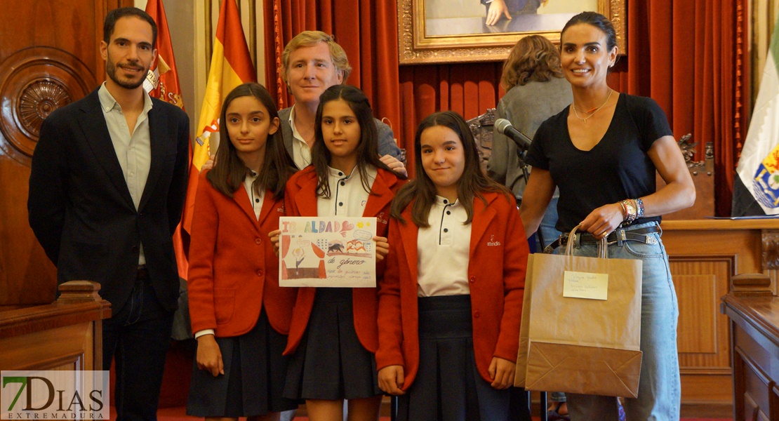 Entregados los premios del Concurso 'Por un Mundo Igualitario, diseña tu camiseta’ en Badajoz