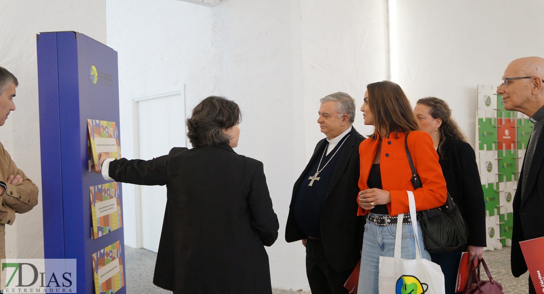 El Hospital Centro Vivo acoge la exposición ‘Los Cuidados Nos Sostienen. Abraza la ecología integral’