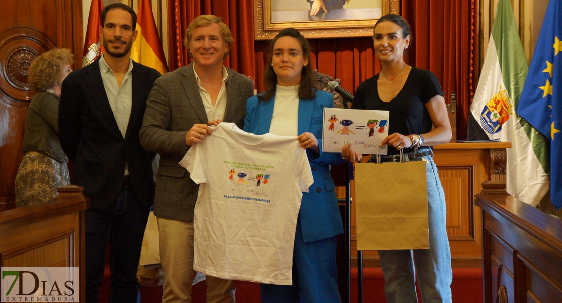 Entregados los premios del Concurso 'Por un Mundo Igualitario, diseña tu camiseta’ en Badajoz