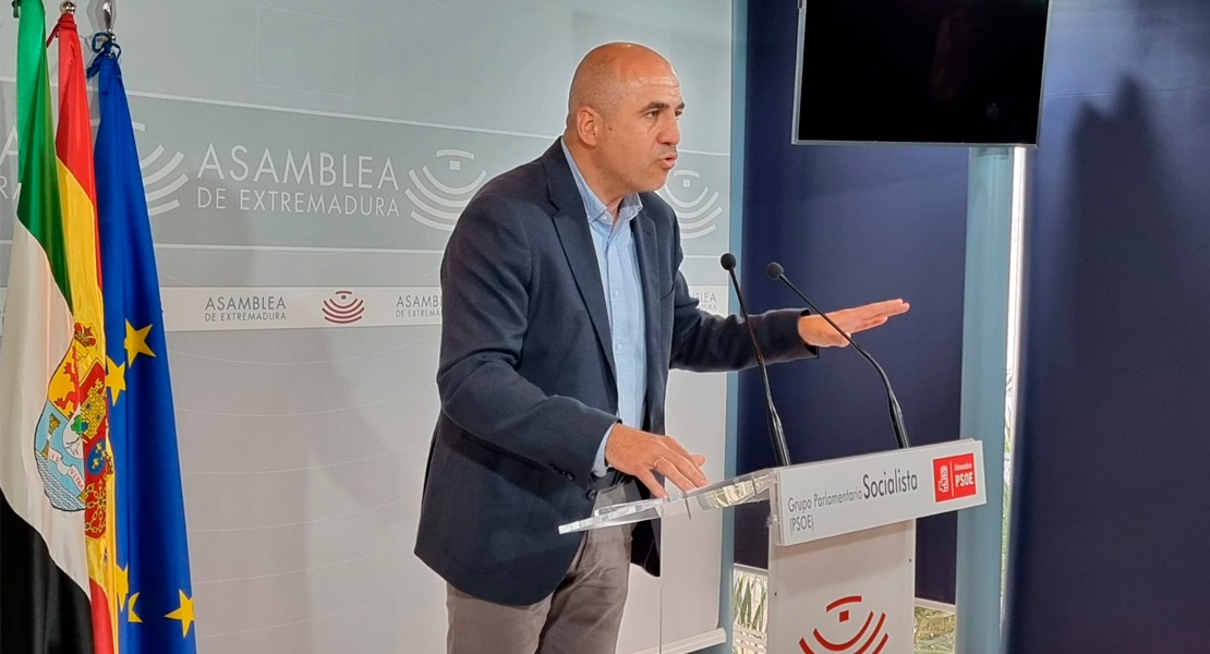 PSOE: "María Guardiola ha expulsado a 8.900 mujeres a su casa"