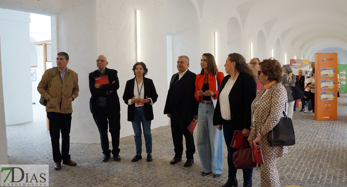 El Hospital Centro Vivo acoge la exposición ‘Los Cuidados Nos Sostienen. Abraza la ecología integral’