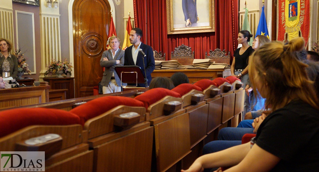 Entregados los premios del Concurso 'Por un Mundo Igualitario, diseña tu camiseta’ en Badajoz