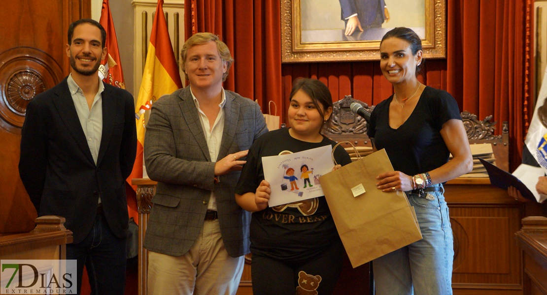 Entregados los premios del Concurso 'Por un Mundo Igualitario, diseña tu camiseta’ en Badajoz