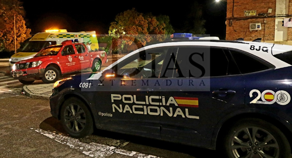 Policia y Bomberos salvan la vida a una persona en Badajoz