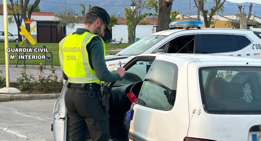 Detienen al padre de un niño que conducía un coche con 13 años en Extremadura