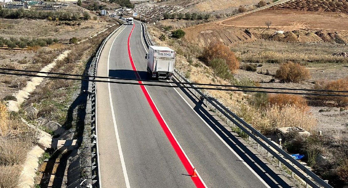 La nueva línea roja en las carreteras: conoce su significado y evita una multa