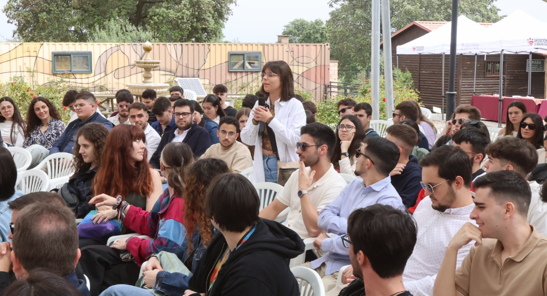 Diputación organiza una convivencia con 200 universitarios en Badajoz