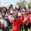 Miles de escolares extremeños bailan el Candil en Badajoz