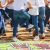 Miles de escolares extremeños bailan el Candil en Badajoz