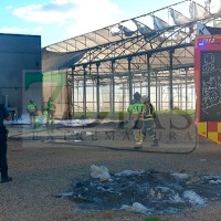 Bomberos de Badajoz trabajan en un incendio en la pedanía pacense de Balboa