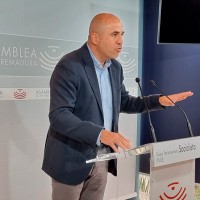 PSOE: "María Guardiola ha expulsado a 8.900 mujeres a su casa"