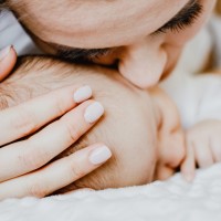 La Seguridad Social otorga 2.541 ayudas a padres de recién nacidos en Extremadura
