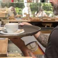 Advierten que en España “se contrata por jornadas que no permiten vivir”