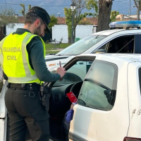 Detienen al padre de un niño que conducía un coche con 13 años en Extremadura