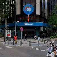 La Policía acordona y desaloja la sede del PP