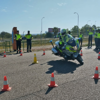 Los guardias civiles buscan en Mérida un puesto para cubrir la Vuelta Ciclista a España