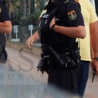 Salvan a una mujer con intenciones de saltar desde el Puente Real en Badajoz