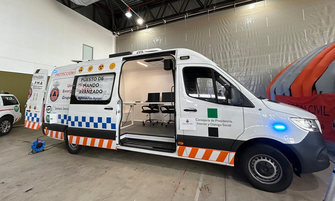 Extremadura presenta una innovadora unidad móvil de emergencias NRBQ