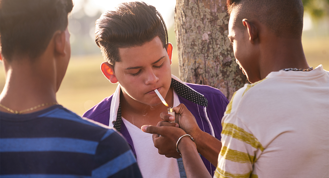 ¿Copiará España a Reino Unido? Van a prohibir comprar tabaco a los nacidos después de 2009